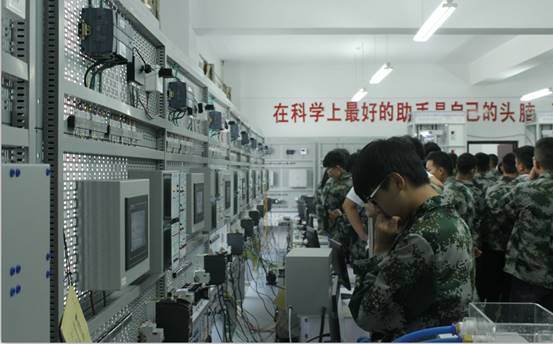 走進校園，共筑未來 新生實訓工廠、實驗室參觀與教育咨詢服務體驗